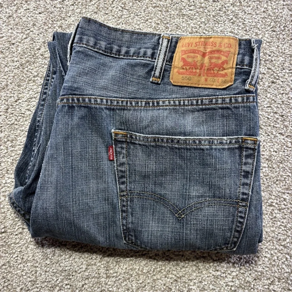 Levis 550‎ Jeans Mens 40x32 Blue Medium Wash Relaxed Straight Denim Distressed